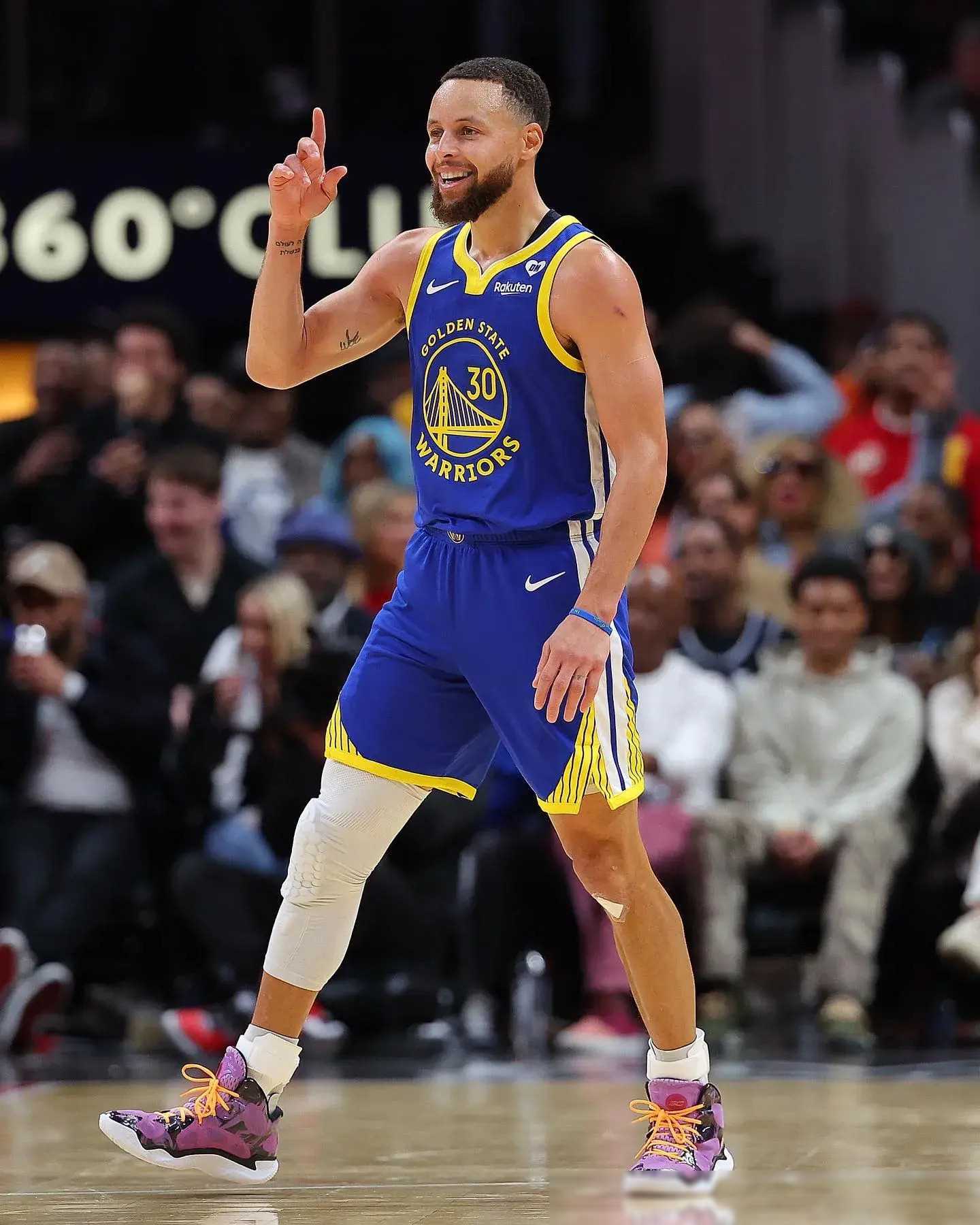 新鹏城队将于11月14日举办球迷开放日活动，今天14点开启报名（新鹏城队球迷开放日定档11月14日，报名通道今日14时开启）