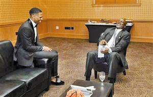 米兰跟队：米兰双雄探讨出售圣西罗冠名权，每年2000-3000万欧（随队消息：AC米兰与国米商议出售圣西罗冠名权，年收2000-3000万欧元）