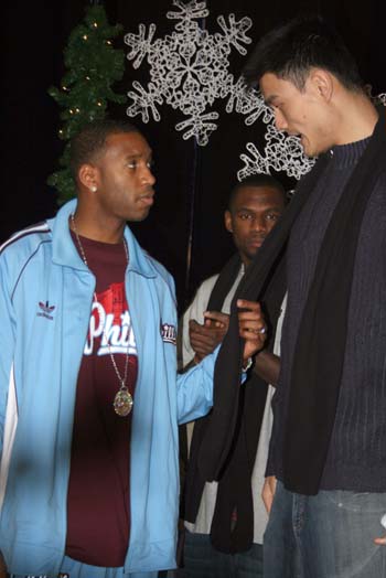 皇马本泽马梅开二度助球队获胜（本泽马双响，助皇马取胜）