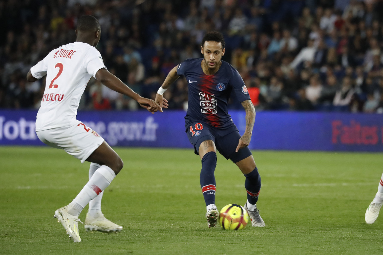 桑德兰主帅：利物浦只是遇到信心问题，我们会尝试高位压迫（桑德兰主帅：利物浦只是信心受挫，我们将祭出高位逼抢）