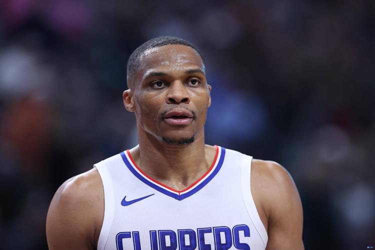 前教练：库普梅纳斯能很好地适应三中卫，斯帕莱蒂非常了解他（前任教头：库普梅纳斯契合三后卫体系，斯帕莱蒂对其了如指掌）