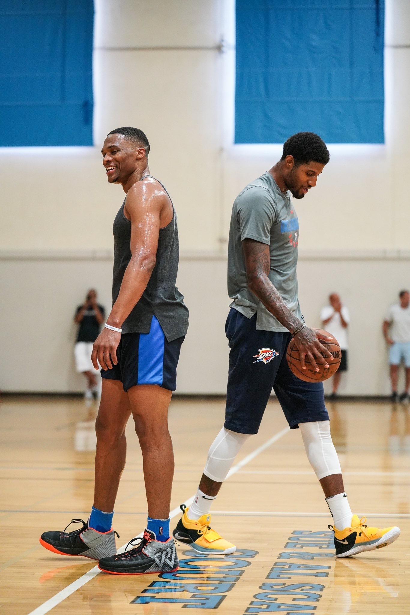 亚冠5轮1分！海港主帅赛后表演语言艺术：球迷打脸，蓉城再补一刀（亚冠5战仅1分！海港主帅赛后秀话术，球迷回击，蓉城再添一刀）