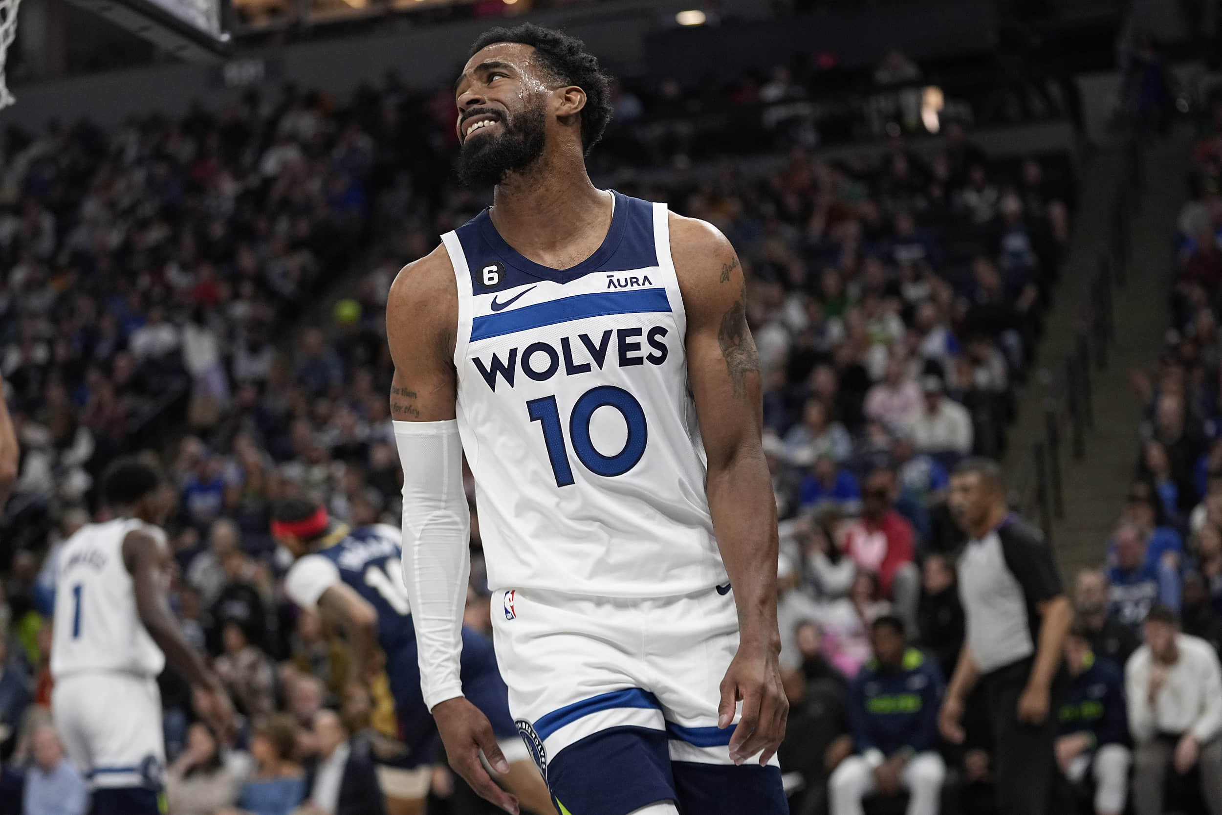 斯帕莱蒂：伊尔迪兹是超顶级球员，弗拉霍维奇肌肉拉伤了（斯帕莱蒂称伊尔迪兹堪称顶尖，弗拉霍维奇遭遇肌肉拉伤）