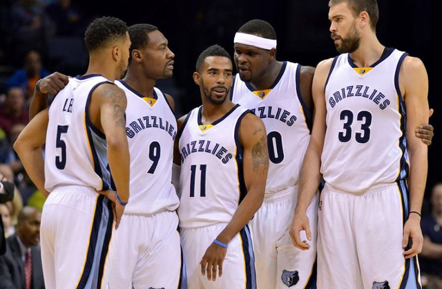 西甲前瞻：皇家社会主场强势但状态存疑，赫罗纳深陷降级区（西甲前瞻：皇家社会主场强势难掩状态起伏，赫罗纳困于降级区）