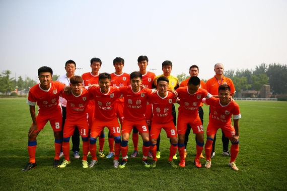 埃斯特旺经纪人：我们连续4年和巴萨谈转会，但对方财政困难（埃斯特旺经纪人：与巴萨谈转会已四年，但其财务困境成阻碍）