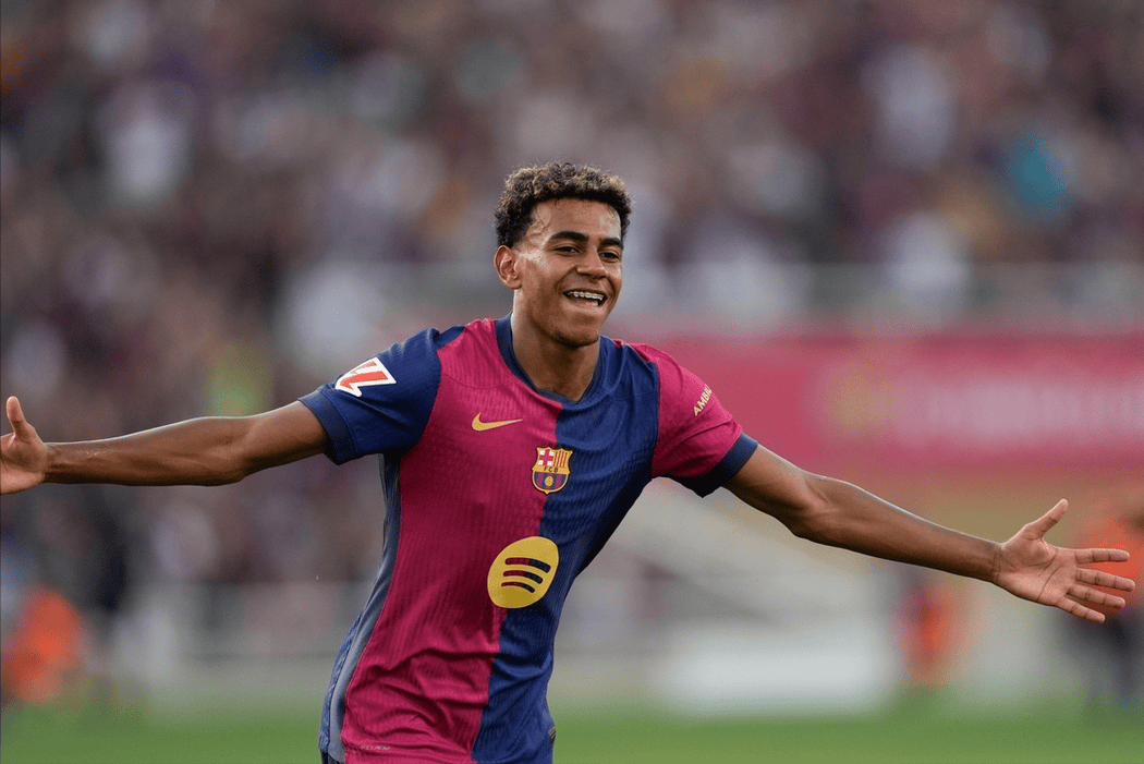 詹姆斯是本赛季场均失误低于2次的球员中，场均助攻数最高的（本季场均失误不足2次的球员中，詹姆斯场均助攻最高）